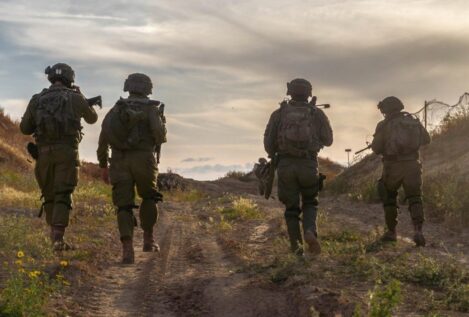 El Ejército de Israel intercepta un dron con más de 20 fusiles que cruzó la frontera desde Egipto