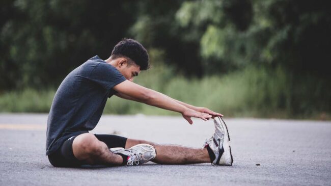 Cuando te duelan las rodillas o la espalda, mira primero qué pasa en tus tobillos