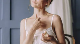 Consigue que el perfume dure más tiempo sobre tu piel con los mejores trucos de expertos