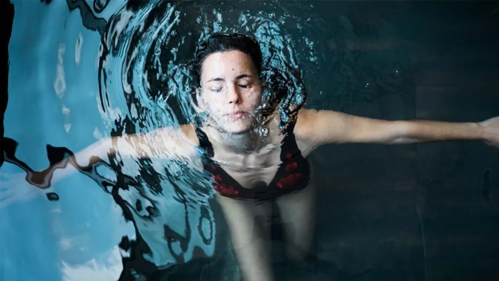 mujer-terapia-watsu-agua