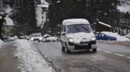 La nieve mantiene cortadas 12 carreteras en el país y otras 18 vías tienen restricciones