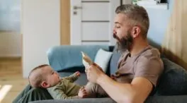 Así será el nuevo permiso retribuido de dos semanas para padres a partir de 2026