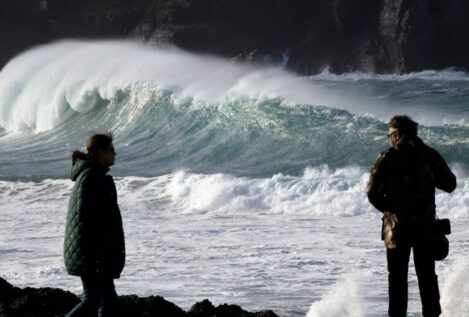La Aemet alerta de la borrasca Emilia: olas de 6 metros y 60 l/m² en las Islas Canarias