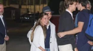 Olympia, la nuera ‘perfecta’ que acompaña a las infantas y la reina Sofia en la colección de 'Ena'