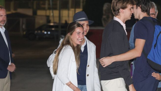 Olympia, la nuera ‘perfecta’ que acompaña a las infantas y la reina Sofia en la colección de 'Ena'