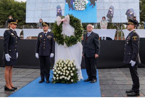 Paiporta condecora a la ciudadanía y a 900 policías de toda España por su ayuda en la dana