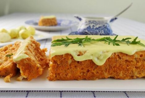 Pastel de pescado azul: con gallineta y salsa holandesa como ingredientes principales