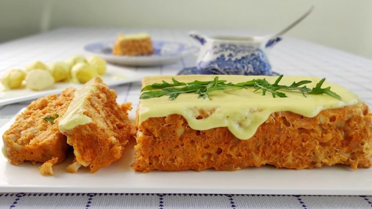 Pastel de pescado azul: con gallineta y salsa holandesa como ingredientes principales