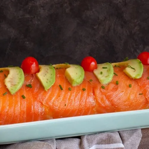 Pastel de salmón ahumado y aguacate