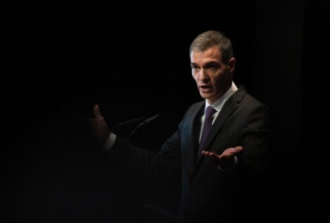 Pedro Sánchez, solo en casa