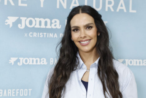 El acogedor salón de Cristina Pedroche en su casa de La Finca: mucha luz y texturas naturales