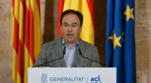 Pérez Llorca rompe con el modelo reducido de Mazón y añade dos consejerías al Gobierno