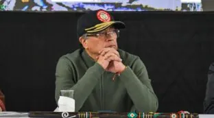 Petro invita a Trump a Colombia para ver «cómo destruyen» los laboratorios de drogas