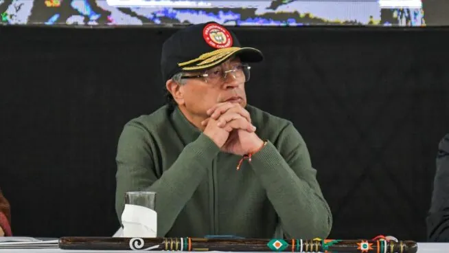 Petro invita a Trump a Colombia para ver «cómo destruyen» los laboratorios de drogas