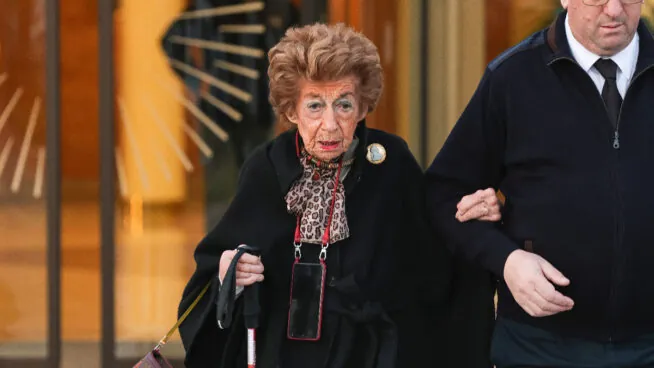 El ambiente en el que se mueve Piru, la ‘abuela política’ de Almeida y más moderna de la jet set