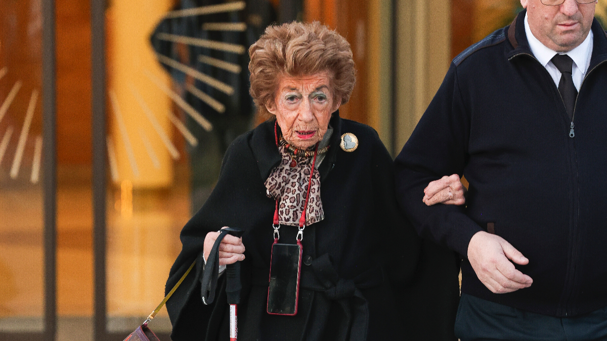 El ambiente en el que se mueve Piru, la ‘abuela política’ de Almeida y más moderna de la jet set