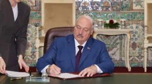 Bielorrusia indulta a 123 presos políticos tras la retirada de sanciones por orden de Trump