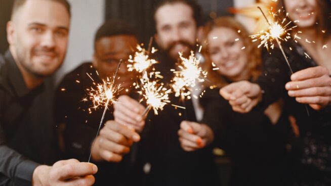 Propósitos de Año Nuevo para los españoles: así entramos al año 2026 en salud, amor y ocio