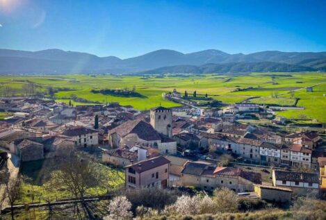 El pueblo más bonito de España, a 30 minutos de Vitoria y con experiencia gastronómica en un monasterio