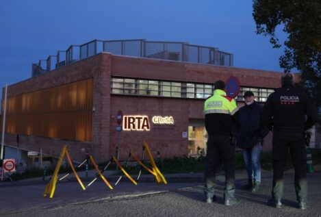 Los Mossos y la Guardia Civil registran el laboratorio investigado por la peste porcina