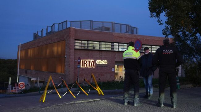 Los Mossos y la Guardia Civil registran el laboratorio investigado por la peste porcina