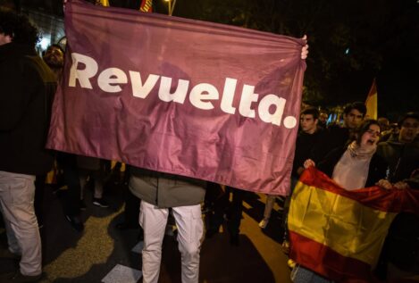 Revuelta niega desvío de dinero de la dana y acusa a Vox de pretender controlarla