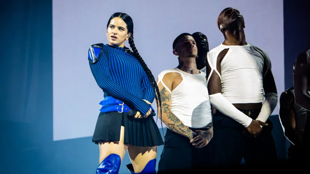 Rosalía durante un concierto de su gira Motomami. (Fuente: Gtres)