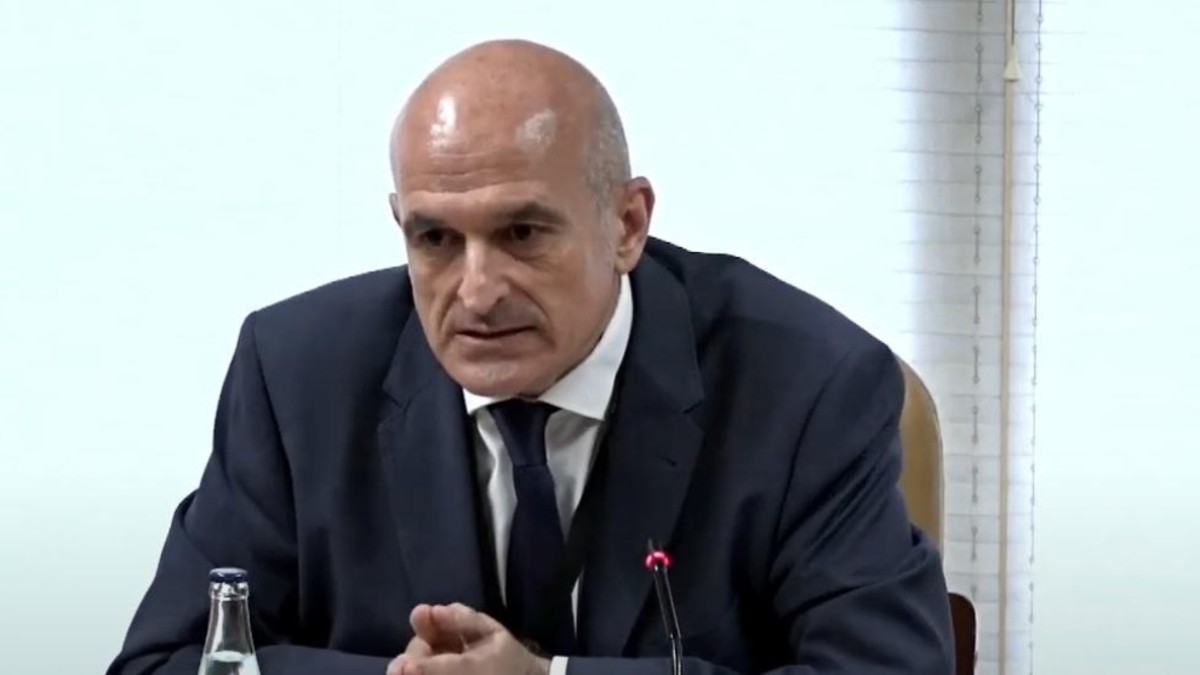 La UCM suspende tres meses de empleo y sueldo al codirector de la cátedra de Gómez