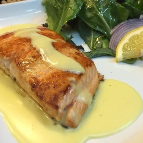 Salmón con salsa bearnesa