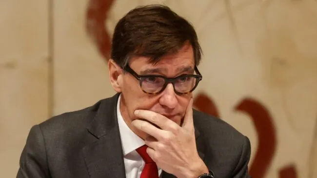 La Justicia avala tumbar el decreto del catalán e Illa se opone: «Defenderé la escuela catalana»