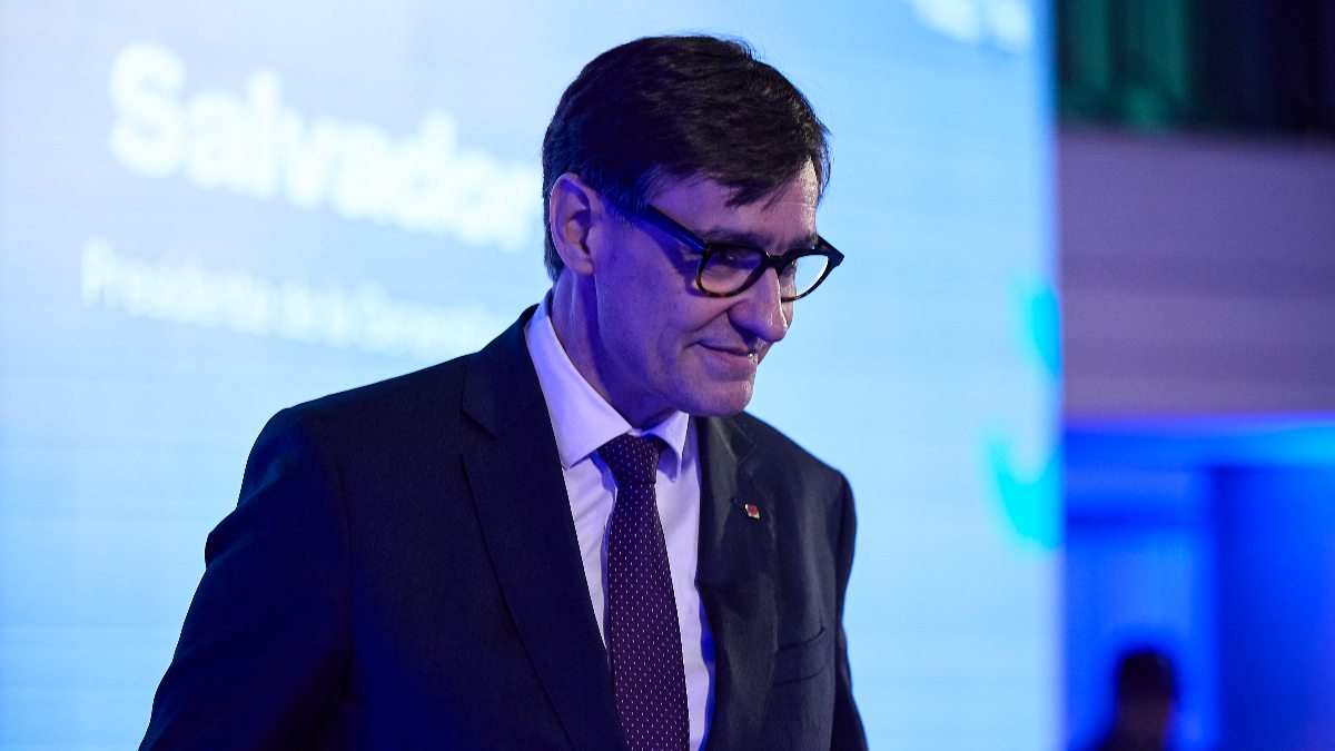 La Justicia da la razón a Illa en la polémica sobre el megacontrato de las mascarillas