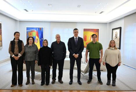 Sánchez se reúne en la Moncloa con familiares de españoles detenidos en Venezuela