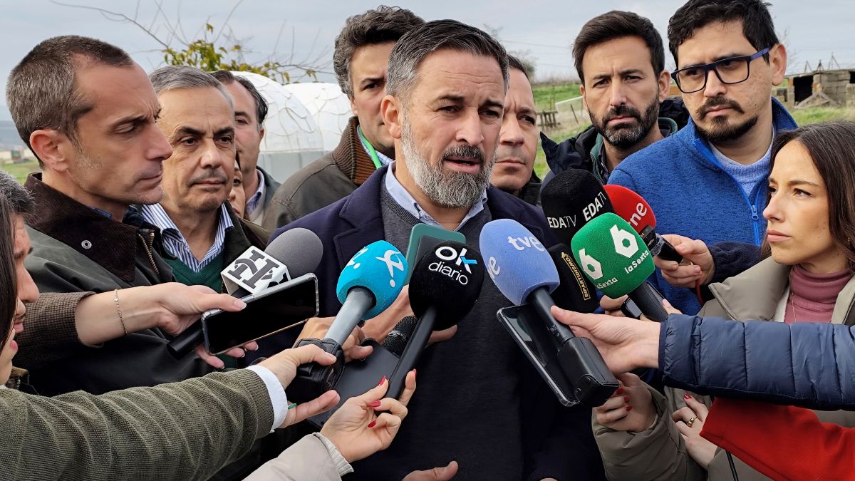 Abascal defiende que Vox es un partido «limpio» al demandar «transparencia» a Revuelta