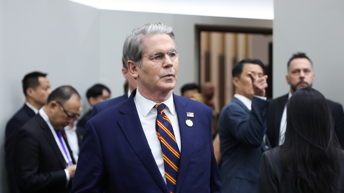 El secretario del Tesoro de EEUU alaba que Santander haya cortado el crédito a Gunvor