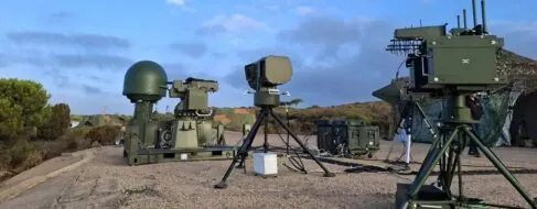 El Ejército español ya opera en la frontera con Rusia el escudo antidrones creado por Indra