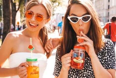 'Sober curious': qué es y qué hay detrás de las nuevas generaciones que no beben alcohol