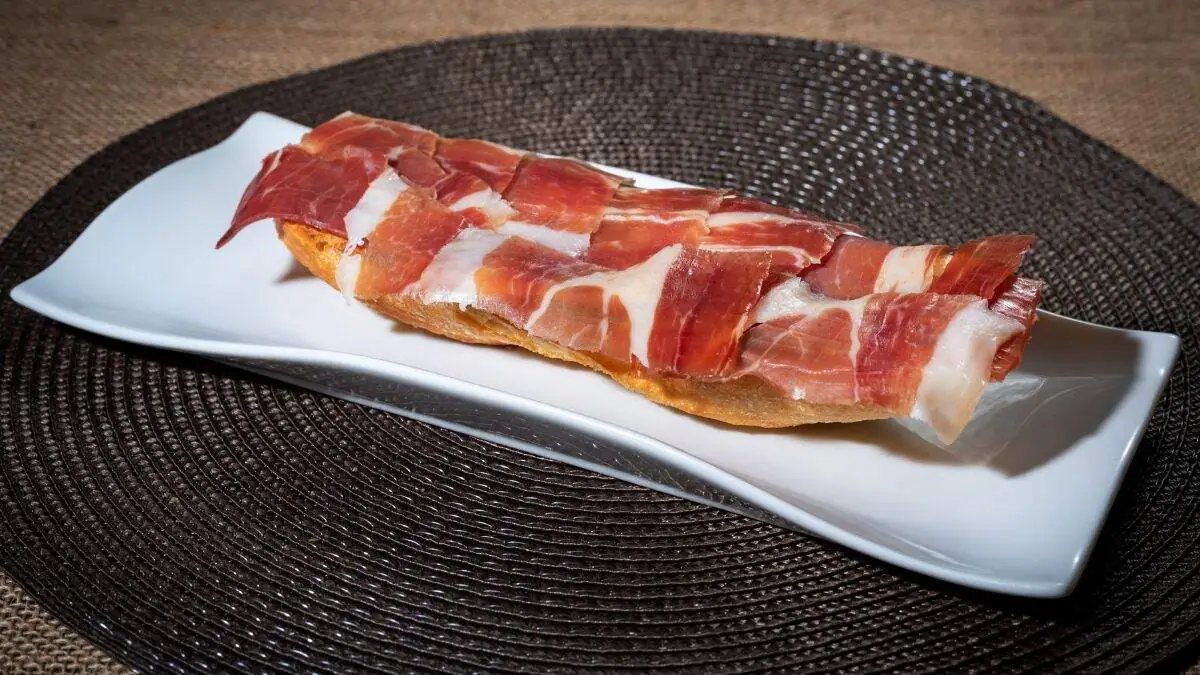 El sorprendente sustituto de las tostadas con jamón que sabe exactamente igual y lleva café