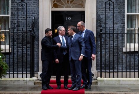 Macron, Starmer y Merz abordan con Trump los esfuerzos para un acuerdo de paz en Ucrania