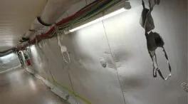 Aparecen sujetadores colgando del techo en el Metro de Madrid