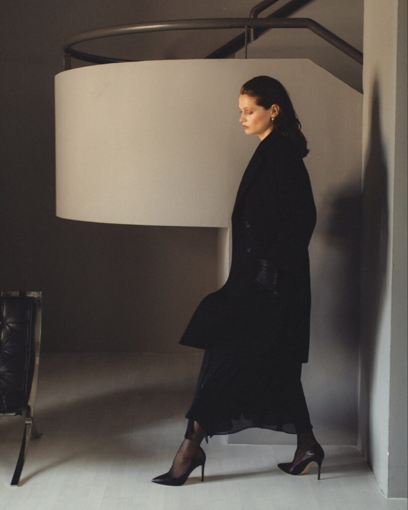 Abrigo largo y negro de Sumissura