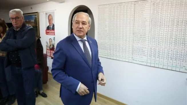 Tomé continúa como alcalde de Monforte (Lugo) y pasará al grupo no adscrito en enero