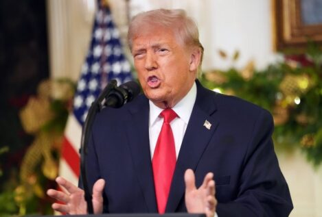 Trump defiende su gestión y anuncia una paga especial de 1.500 euros a militares