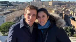 Los dos regalos de Almeida al Papa, con guiño a Madrid, en su visita a Roma: «Es muy cercano»