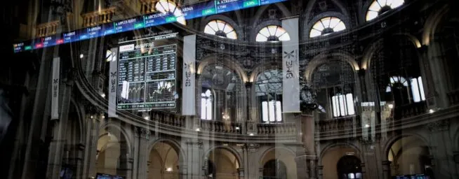 El Ibex 35 cierra 2025 como su mejor ejercicio en 32 años al superar los 17.000 puntos