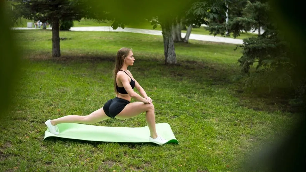 yoga-running-corredores-beneficios-mujer-aire-libre