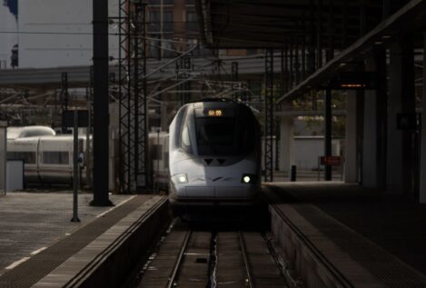 ADIF también limita a 160 kilómetros por hora un tramo de la línea del AVE Madrid-Valencia