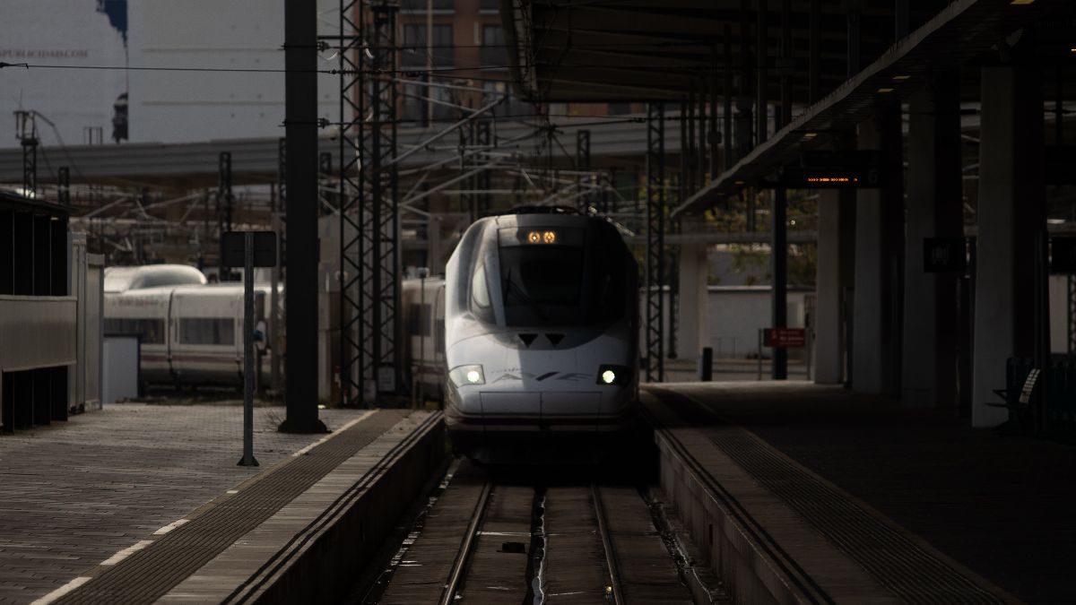 ADIF también limita a 160 kilómetros por hora un tramo de la línea del AVE Madrid-Valencia
