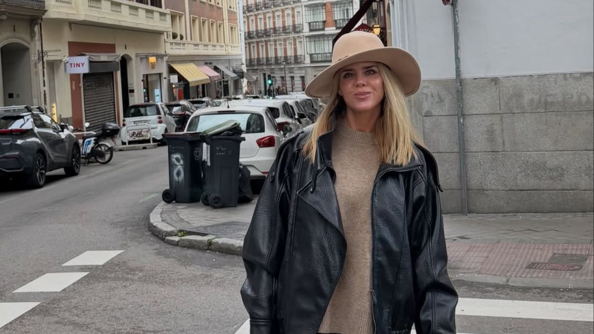 Amelia Bono lo confirma: estos pantalones son perfectos para ir a la oficina este invierno y están en Zara y Mango de rebajas