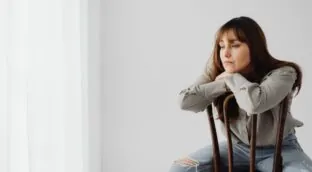 Marian Rojas (42), psiquiatra: «Cuidar la mente también es aprender a tolerar el silencio, el aburrimiento y la incomodidad»