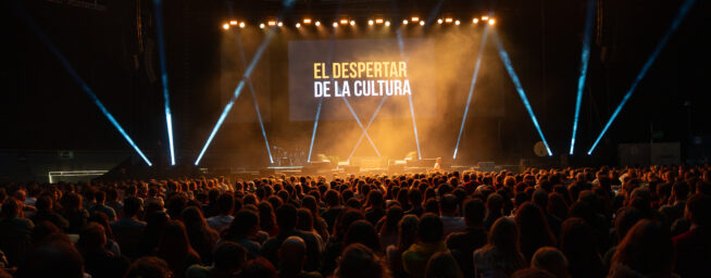 'El despertar': 6.000 jóvenes llenan el Palacio de Vistalegre en un acto contracultural